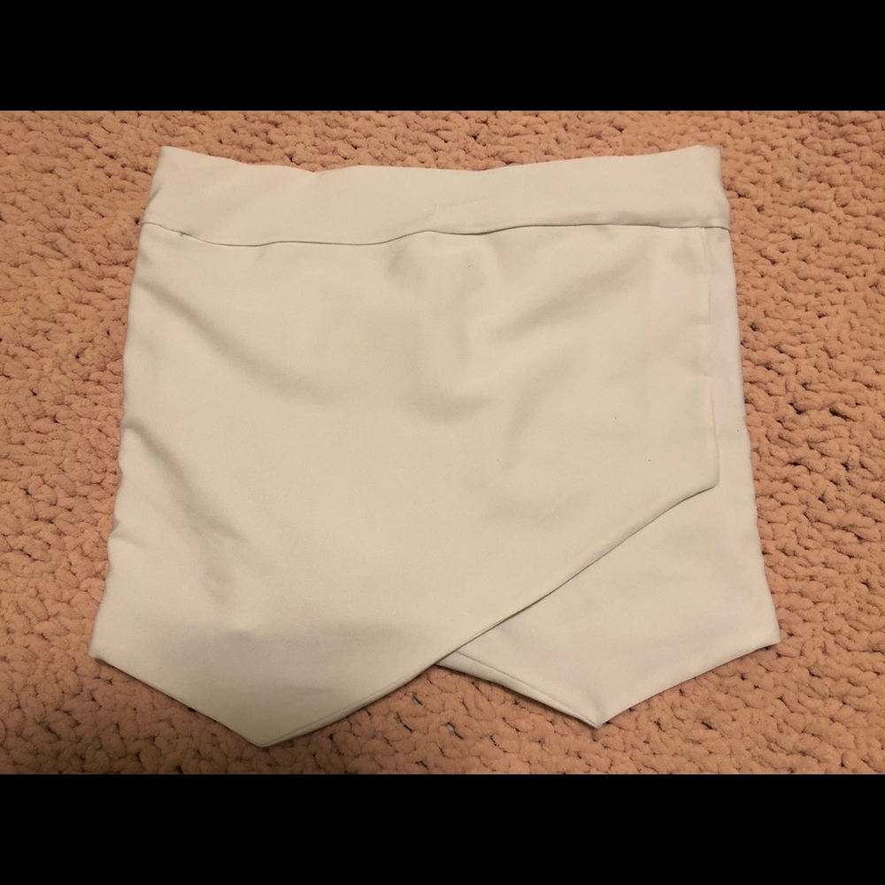 Boutique skirt, off white